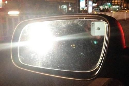  高速@晚上走高速，究竟用远光灯，还是近光灯？