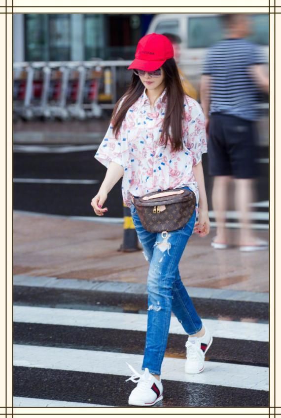 伊能静真会装！49岁年龄硬是把自己捯饬成19岁，网友：扮嫩上瘾？