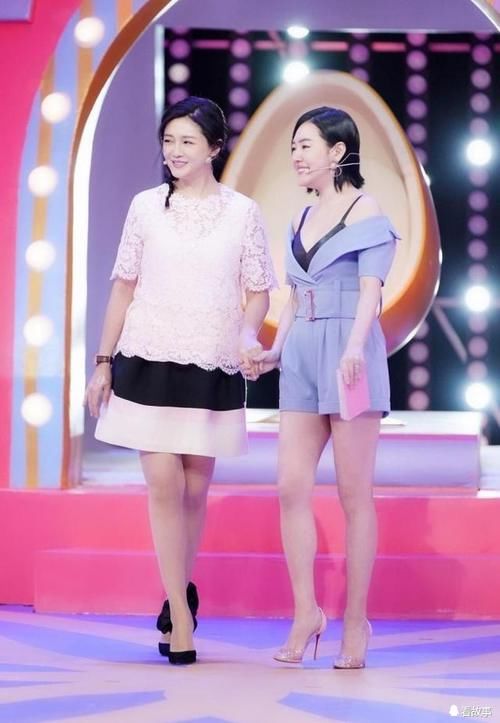 瘦了的大S美回颜值巅峰期,穿45岁衣服却嫩成25岁,老公也变帅了