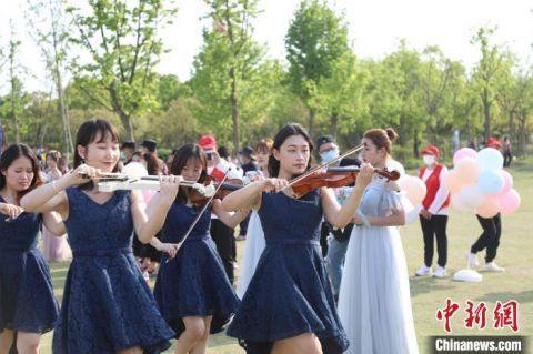  「黄旭栋」宁波28对抗疫青年进行集体婚礼：让浪漫爱情更添坚韧