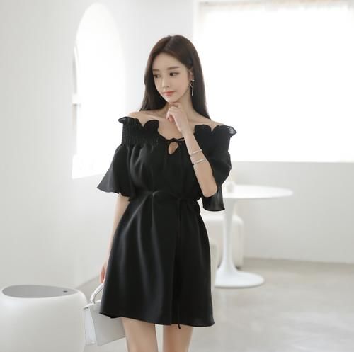  「看起来」吊肩喇叭裙，让女生爱不释手的黑色，尽情释放你的魅力吧