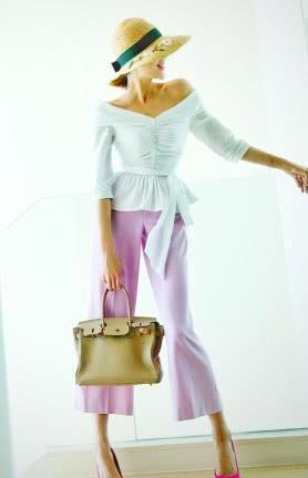 她放弃事业嫁香港男星，婚后被嘲讽为生育机器，身材好气质绝佳！