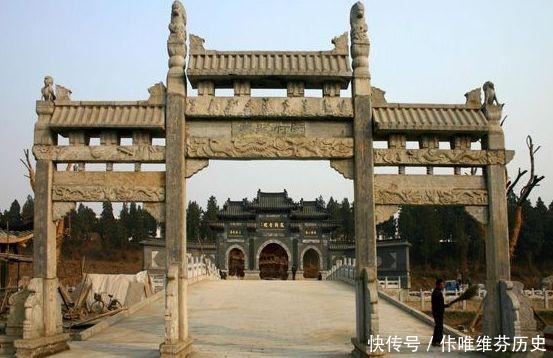 河南星光厂，制造炮弹引信，曾无比辉煌，男宿舍是当地最高建筑