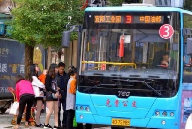 我国一城市，市民免费乘坐公交，网友：羡慕