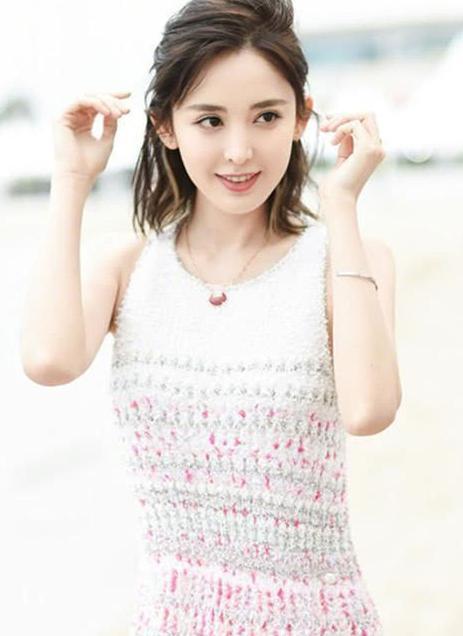 古力娜扎近照认不出,面容精致像“假人”,网友:网红脸的高级版