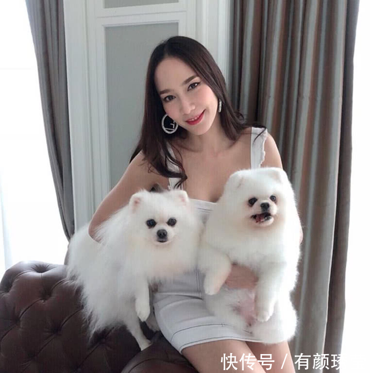 泰国网红美女市场买鱼放生,遭网友怼“不如捐给老人吃”,悲剧