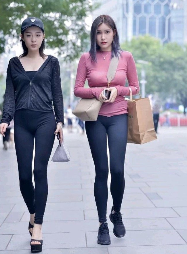 精致时尚的打底裤，网友：有型但感觉没有内把式！