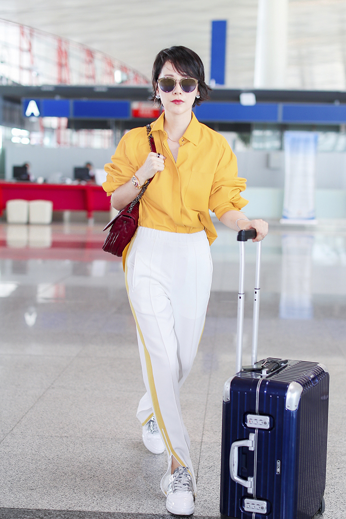 海清明丽造型现身 演绎初秋机场in时尚