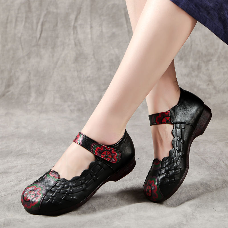 难怪60后女人都不买高跟鞋了，今夏流行这样穿，借钱也要买图6