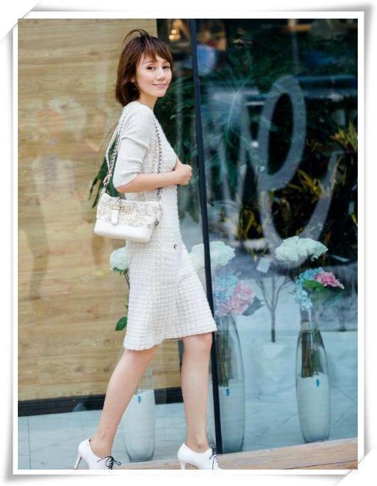 女神袁泉终于开窍了，穿A字裙配尖头鞋，网友：瞬间嫩了20岁！