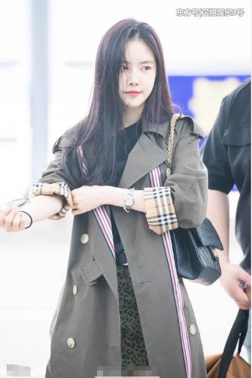 孙娜恩只是穿了件风大衣，168身高走出2米气场，大长腿太吸睛