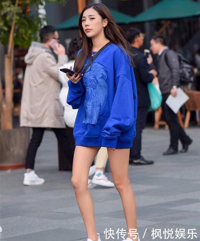 「 洁白」笔直长腿超吸睛,洁白性感,街拍:小姐姐长得很漂亮