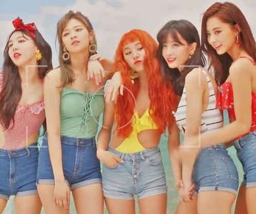 太敢穿！这位idol竟直接穿泳衣上台！网友称“有身材就是任性”