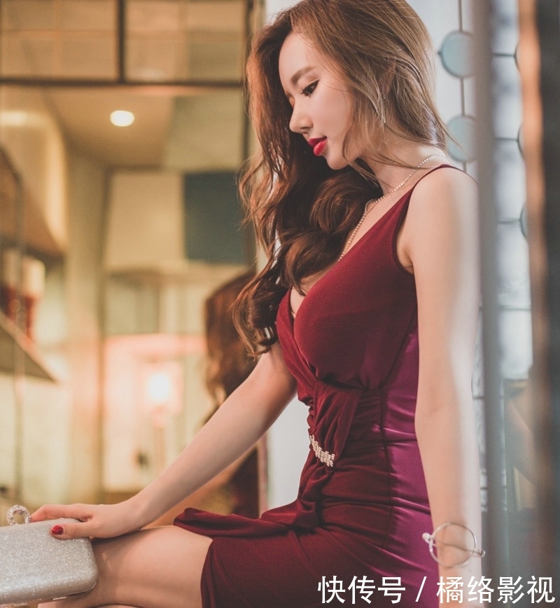 [ 说不出]有一种说不出的魅力，长发如波浪一般滑腻柔软