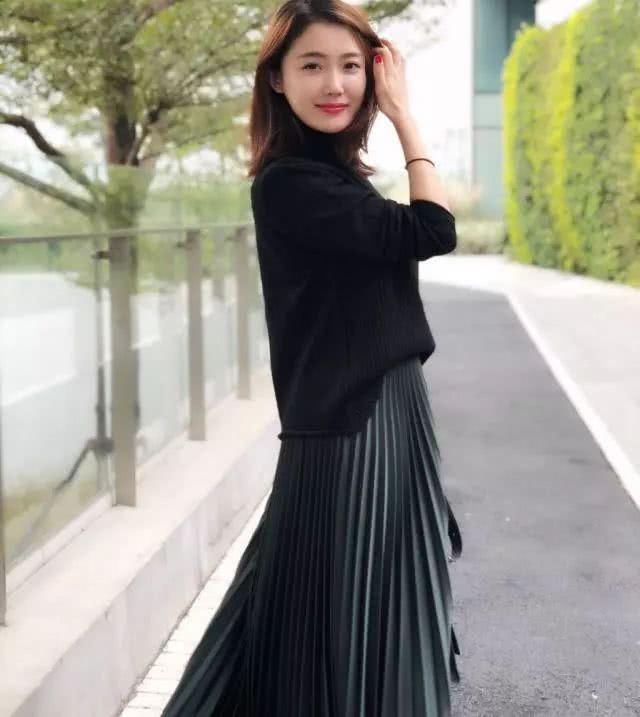  设计：2020年流行这七条裙子，可气质可温柔，有两条就够你美了！