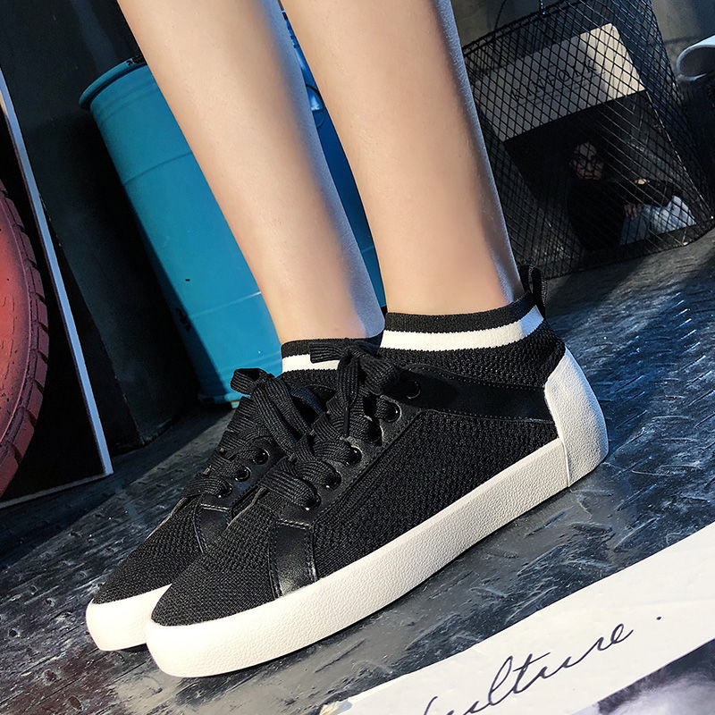 刚问世就秒杀老爹鞋的“袜子鞋”，满足女人对显细腿的要求，美翻