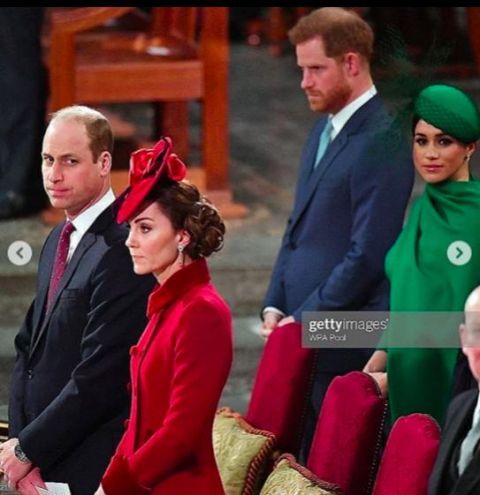 【 威斯敏斯特大教堂】这个举动却让人捏了把冷汗，凯特孔雀蓝礼服白金汉宫主场容光焕发