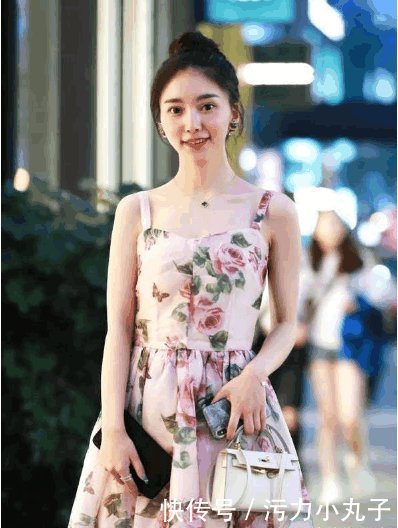 街拍：清纯可爱的小姐姐，一个比一个要好看！