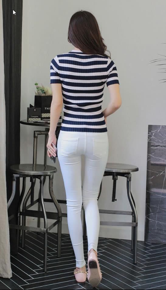 七夕前的白色修身裤背影，女人七夕约会不妨这么穿!很有魅惑力!