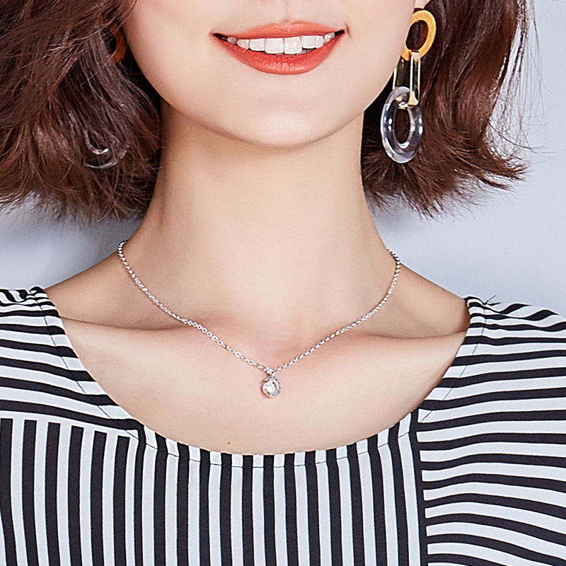 太美了!老婆穿新买的“减龄衫”，瞬间年轻十岁，散发迷人女人味