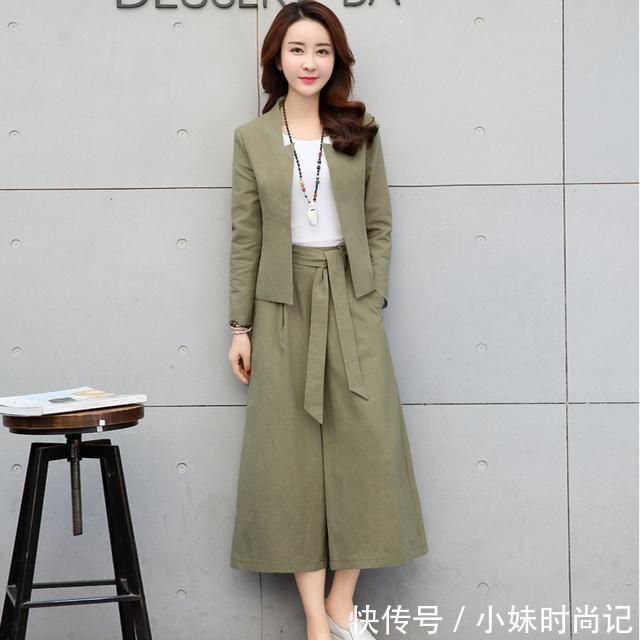  简约的圆领：气质裤子套装，你想要的精致和休闲范儿，都能满足你