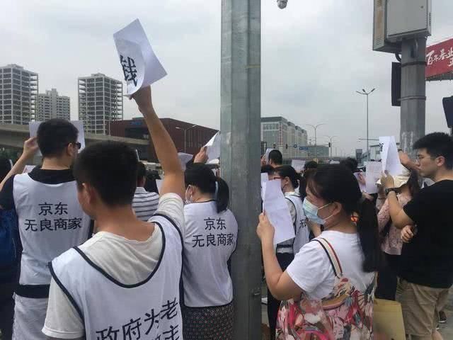 刘强东称京东只卖真货，侯恩龙发呵呵讽刺，假茅台真相至今不明