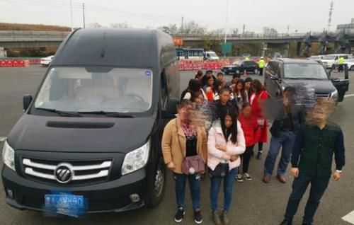 奇葩|四川首例!核载9人实载20人,驾驶人和车主双双被追刑 网友:奇葩
