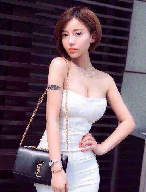 紧身打底裤：轻松展现女神气质，婀娜多姿身段尽显妩媚迷人韵味！