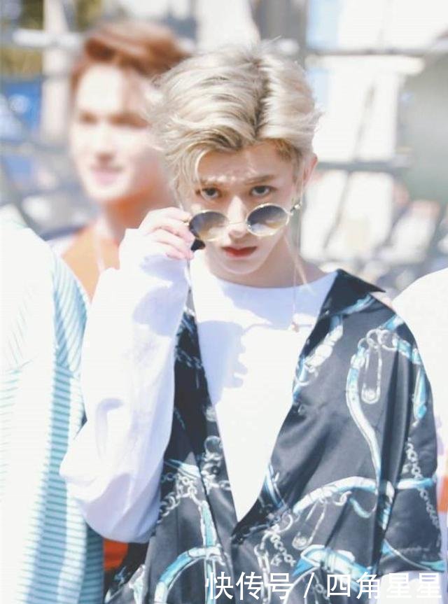 易烊千玺和蔡徐坤风格迥然不同, 一个小事儿暴露彼此差异