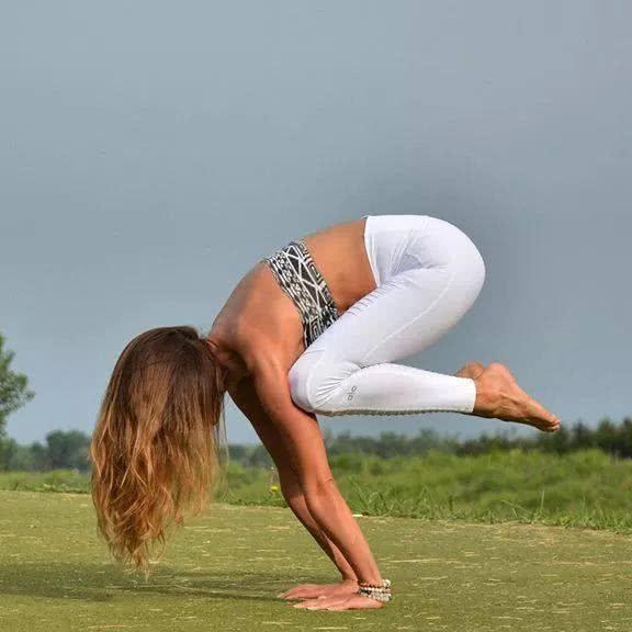 曲线婀娜不是瘦出来的! 瑜伽5式, 练出你的好身材