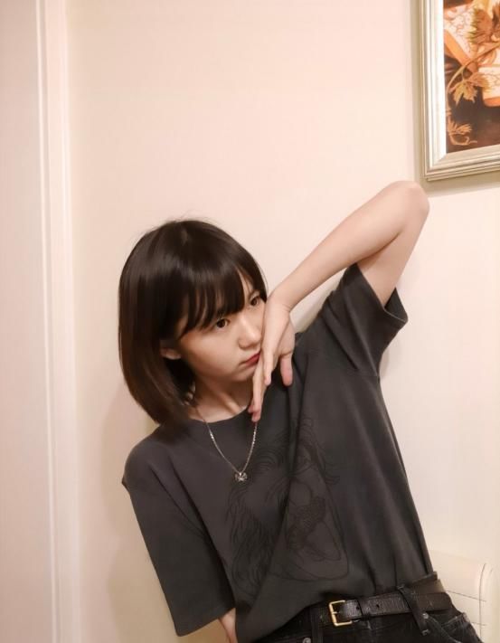 「蓝色」段奥娟的休闲服装也能尽显大气！治愈蓝色系穿搭，满满时尚风格