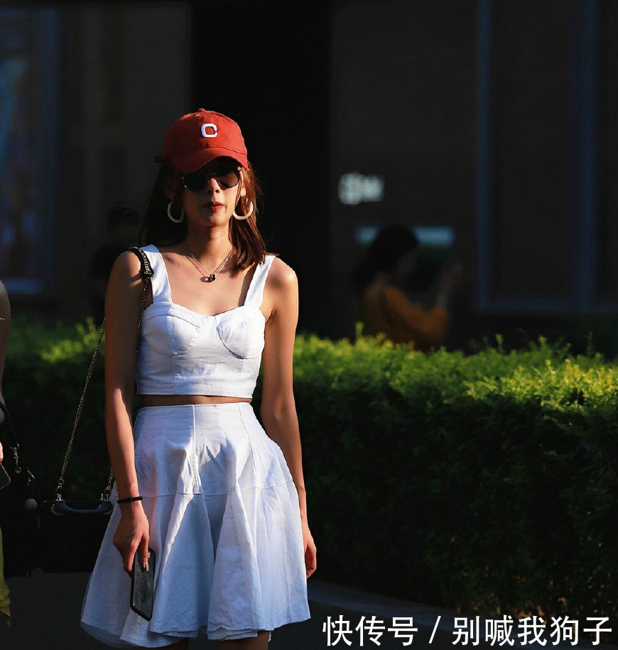 街拍，这些美不胜收的长腿妹子们，你值得收藏