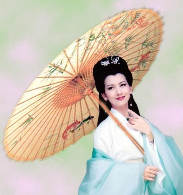 「高难度」古装剧的撑伞美人,杨紫甜美可爱,刘亦菲高难度,而她最为经典