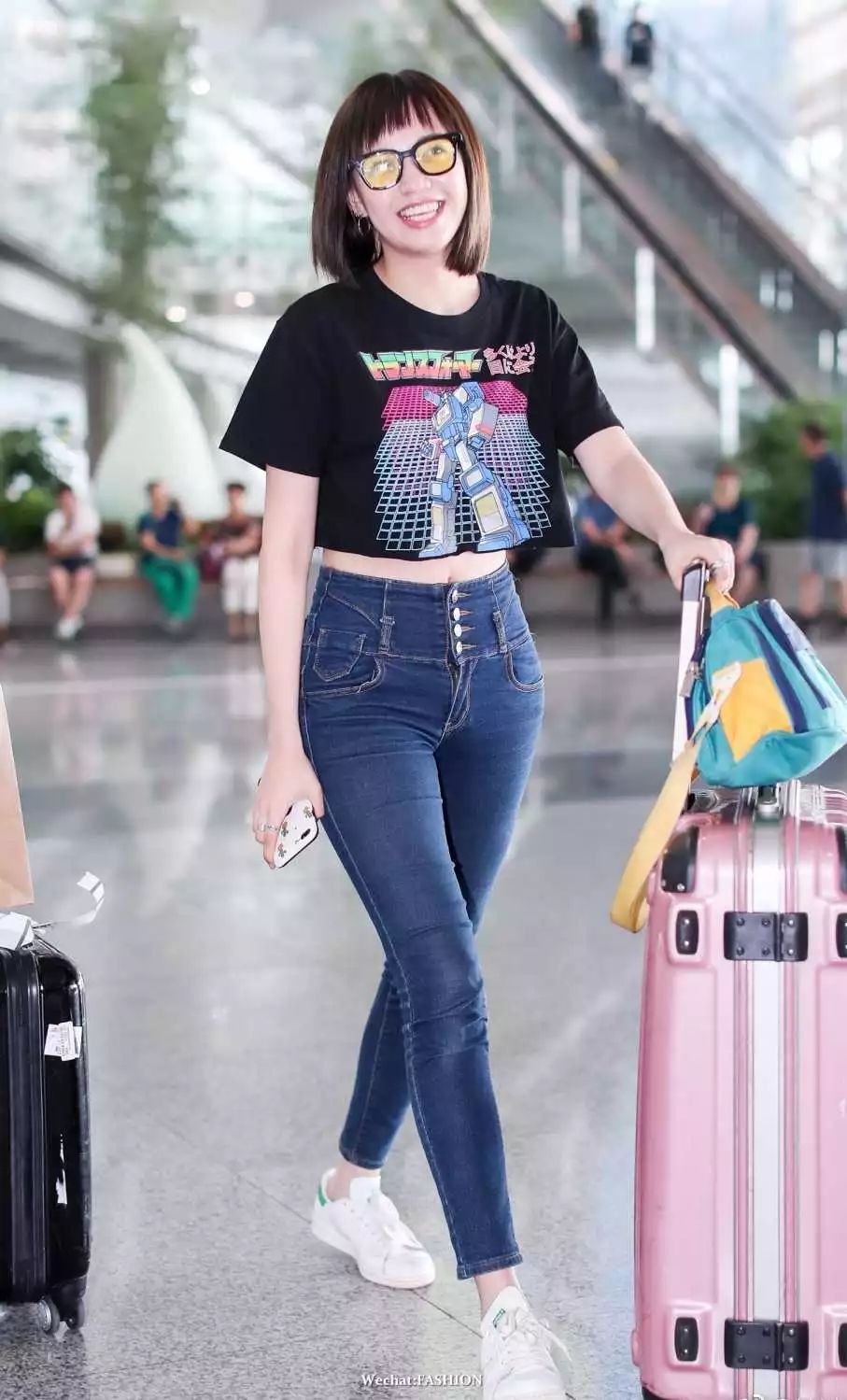 明星 | 孟美岐机场大玩“下半身失踪” 韩雪太会穿献上我的膝盖