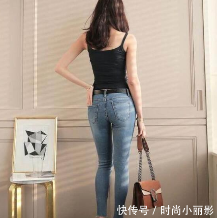 小姐姐：小高腰的紧身裙、紧身的牛仔裤，衬托出优美的小腿线条！