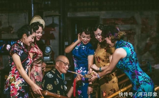  【少女】摄影师为50岁的成都阿姨们拍旗袍照，身材窈窕不输少女！