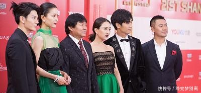 马苏穿长裙与“她”撞衫,拼尽性感与妩媚,网友身材气质却全输