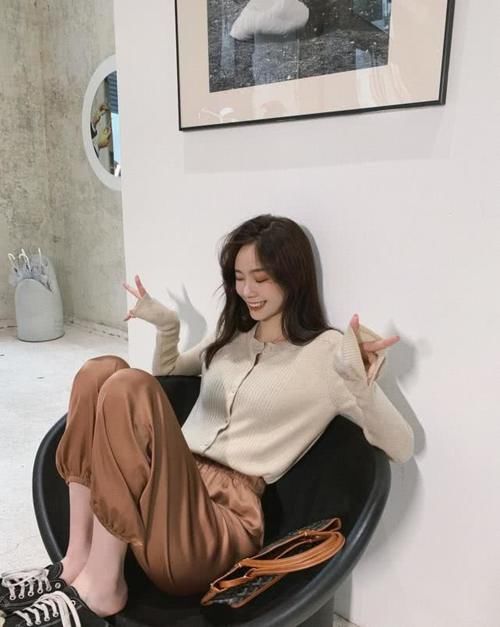 大气@穿了就不愿意脱下的春季单品，大气又有品位，清新好看还很撩人