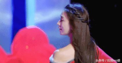 女星穿衣VS模特,热巴杨幂美翻,被关晓彤霍思燕的乡土气息击败