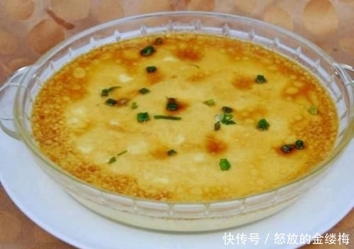  【营养】蒸鸡蛋羹时，只加水就“大错特错”了，少了“它”，腥味不重才怪