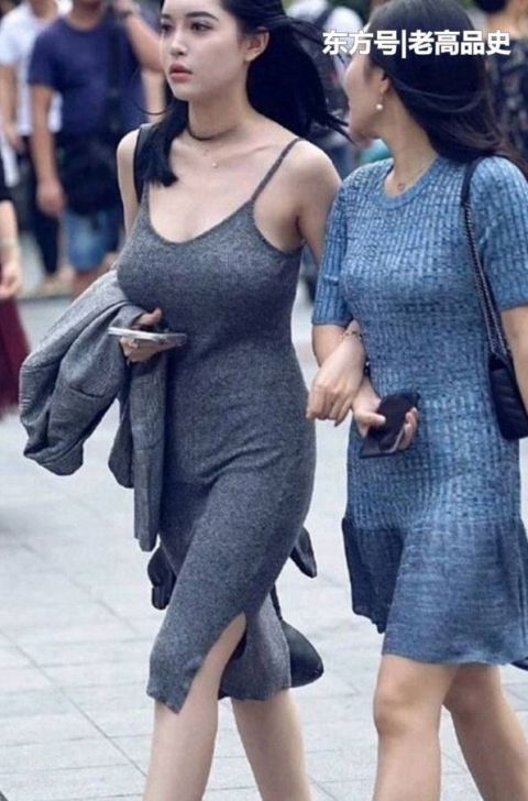 「美女」街拍:时尚甜美的紧身打底裤美女,展现出美女的纤细腰身