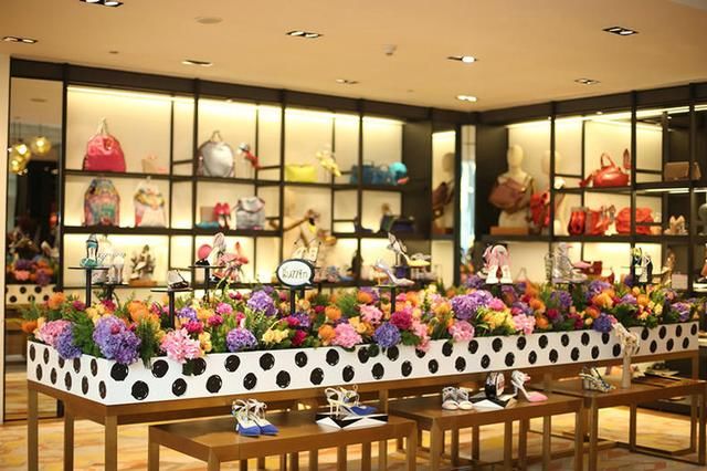 还没见过这双带蝴蝶翅膀的高跟鞋？国外已经非常火爆，还圈粉维密