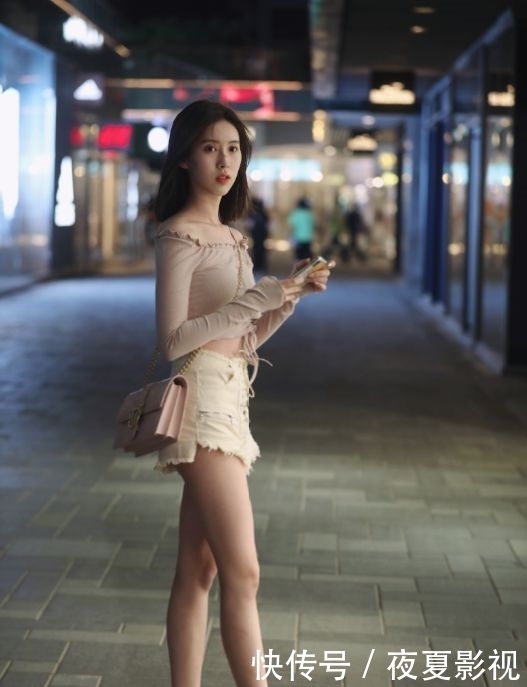  脉脉：清新美女小姐姐，时尚与气场兼具，脉脉眼中波！