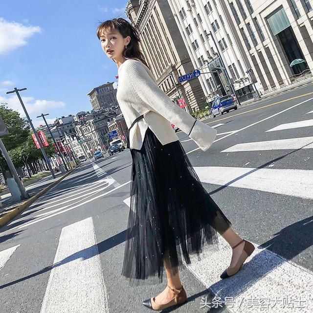 谁说秋季就一定穿长裤？穿网纱裙美出新高度！仙美无敌