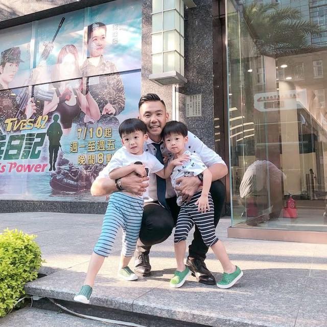 台湾艺人夫妻低调捐款救双胞胎，黑人的回应证实捐款者就是他们