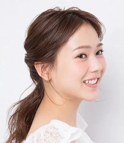 「女生」夏季长发女生要怎么扎头发才会清凉又好看,简单又时尚!