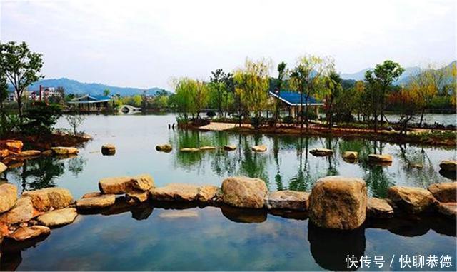 江西省最小的一个地级市，历史很悠久，经历了两次莫名其妙的改名