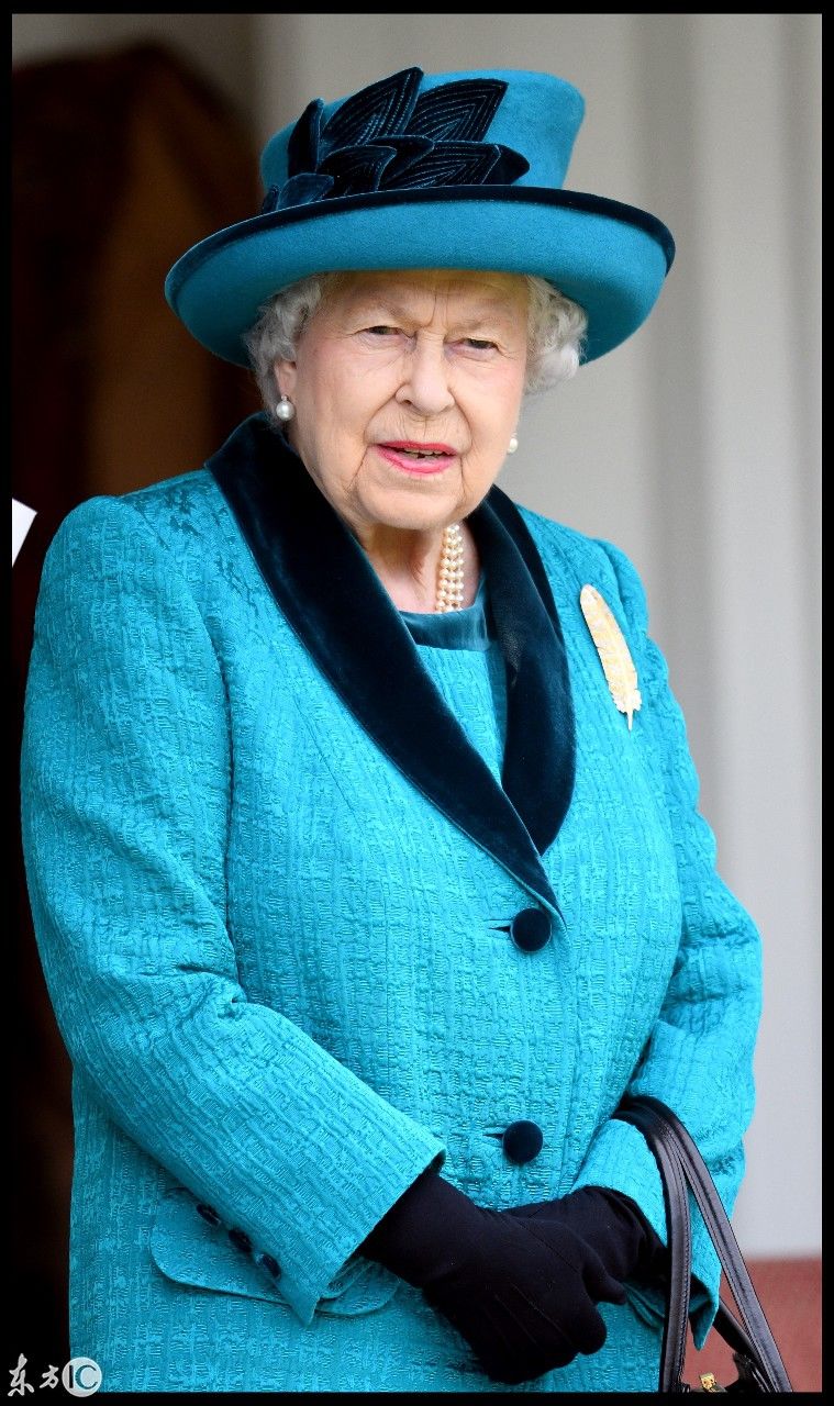 世界上地位最高最时尚的老太太 英国女王伊丽莎白二世参加聚会