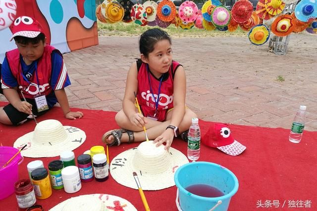 草帽小哥阿妹，新时尚的绘就者