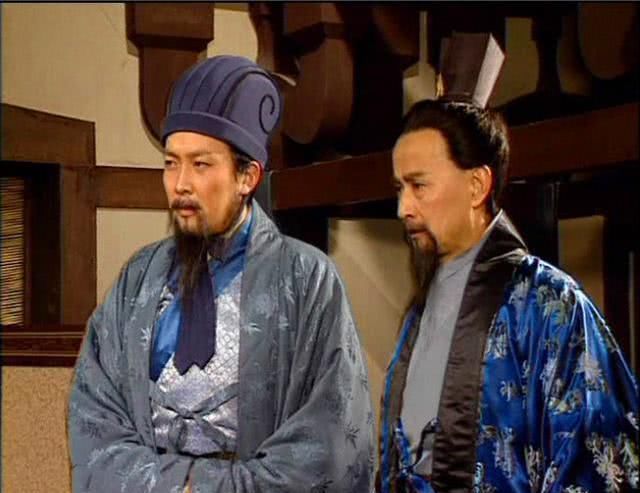  官职地位：诸葛亮是丞相，诸葛瑾是大将军，究竟谁的官职更大呢？